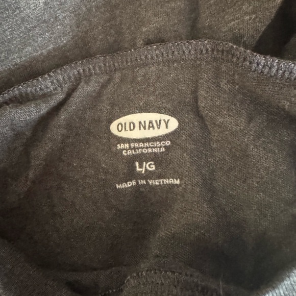 Old Navy EUC Men’s Holiday Shirt Gray Large Truck Tree Dashing Through the Snow - Picture 4 of 5